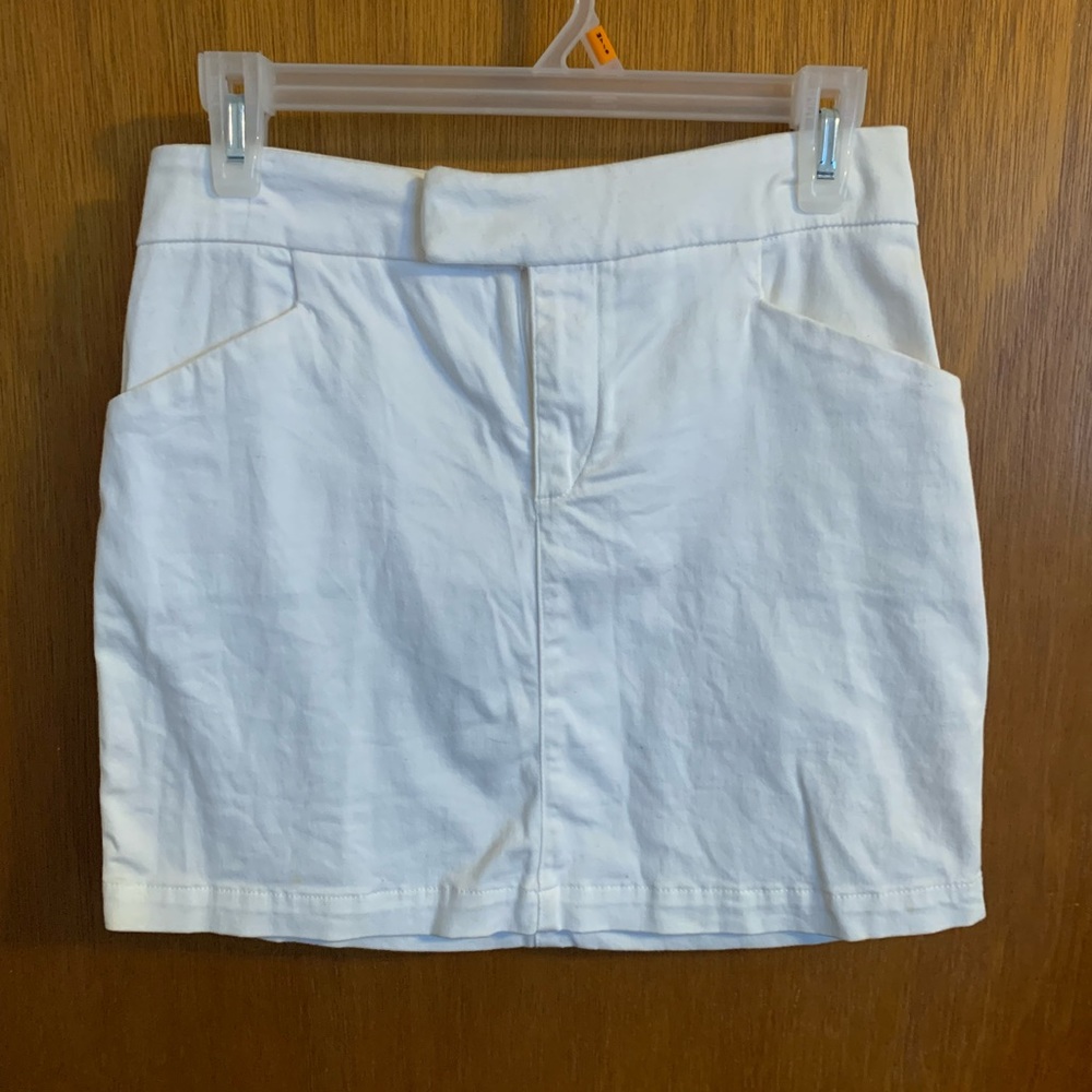 Size 5 Stretchy mini skirt.